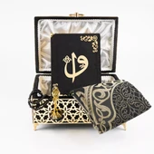 Desenli Kutu Çeyizlik, Seccade + Tesbih + Kuran Hediye Seti (Hafız Boy, Kadife, Siyah, Elif-Vav) - 5