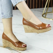 Erkan Saçmacı Astrid Taba Hakiki Deri Çapraz Bantlı Mantar Taban Görünümlü Dolgu Topuklu Sandalet - 3