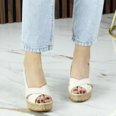 Erkan Saçmacı Astrid Bej Hakiki Deri Çapraz Bantlı Mantar Taban Görünümlü Dolgu Topuklu Sandalet - 5