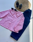 Kalp Detaylı Pembe Gömlek ve Koyu Mavi Kot Pantolon Takım - 3