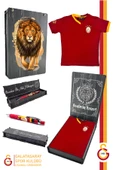 Galatasaray Orijinal Lisanslı Kırmızı Basic Çocuk T-shirt + Uçlu Kalem Set Hediyelik Ahşap Kutulu - 1