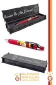 Galatasaray Orijinal Lisanslı Kırmızı Basic Çocuk T-shirt + Uçlu Kalem Set Hediyelik Ahşap Kutulu - 3