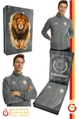 Galatasaray Orijinal Lisanslı Dik Yaka Fermuarlı Gri Sweat Gs Aslan Baskılı Hediyelik Ahşap Kutulu - 1