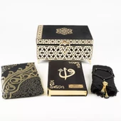 Desenli Kutu Çeyizlik, Şal + Seccade + Tesbih + Kuran Hediye Seti (Orta B. Kadife, Siyah, Elif-Vav) - 3