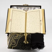Desenli Kutu Çeyizlik, Şal + Seccade + Tesbih + Kuran Hediye Seti (Orta B. Kadife, Siyah, Elif-Vav) - 4