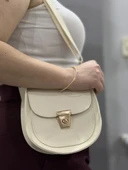 Klasik kapaklı bej cilt çanta - 2