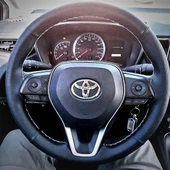 DİKİŞLİ DİREKSİYON KILIFI DAMARLI SİYAH DERİ NOKTALI DERİ GRİ DİKİŞLİ TOYOTA COROLLA İÇİN thumbnail 1