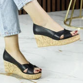 Erkan Saçmacı Astrid Siyah Hakiki Deri Çapraz Bantlı Mantar Taban Görünümlü Dolgu Topuklu Sandalet - 3