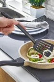 ARMESE 7 Parça Yanmaz Yapışmaz  Mutfak Servis Seti Stantlı (Kepçe,Çırpıcı,Maşa,Cımbız,Spatula,Kaşık 28cm) thumbnail 4