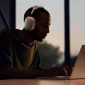 Ozmik Air-Max Kablosuz Kulak Üstü Bluetooth Kulaklık Gümüş Çantalı Model Beyaz - 4