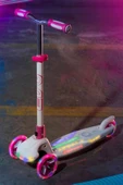 3 Tekerlekli Katlanabilir Colour Burst Işıklı Scooter: Gökkuşağı Senin Scooterında Canlanıyor! - 4