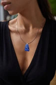 Sertifikalı Ham Işlenmemiş Şekilsiz Doğal Lapis Lazuli Taşı Kolye Doğal Mavi Renk 50 cm thumbnail 3