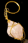 Sertifikalı Gerçek Tel Sargılı Ham Işlenmemiş Pembe Kuvars Taşı Anahtarlık (ALTIN KAPLAMA) - 1