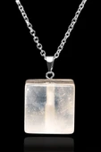 Sertifikalı Küp Model Kristal Kuvars Taşı Kolye thumbnail 1