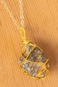 Sertifikalı Gold Tel Sargılı Ham Labradorit Taşı Kolye thumbnail 2