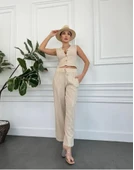 Kadın bol paça kesimi sayesinde hareket özgürlüğü tanıyan keten pantolon - 1