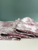 LOOM & LAUREL Jakarlı Dokuma Kumaş 160 X 160 Yuvarlak Masa Örtüsü Bordo Ağırlıklı thumbnail 2