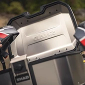 SHAD TR-55 MOTOSİKLET METAL ARKA ÇANTA TİTANYUM thumbnail 5