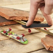 Mini Skate Board Finger Parmak Kaykay Scooter Ve Aksesuarlar Parmak Kay Kay Oyun Seti - 6