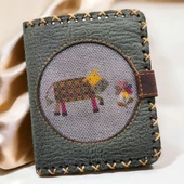 El Yapımı Kadın Cüzdan Vegan Deri İnek ve Çiçek Görselli Haki Renk - 1