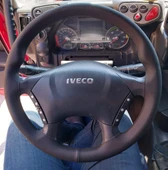 DİKİŞLİ DİREKSİYON KILIFI NOKTALI DERİ SİYAH DİKİŞLİ IVECO STRALİS (FOTOĞRAFTAKİ DİREKSİYON) İÇİN thumbnail 1