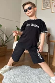 Erkek Çocuk Yakası ve Kol Uçlarında Yazı Detaylı LA Siyah Şortlu Takım thumbnail 1