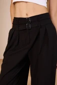 Siyah Kemerli Geniş Paça Pantolon - 2