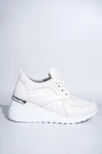 Beyaz Dolgu Topuklu Sneaker Bağcıklı Spor Ayakkabı - Pily - 2