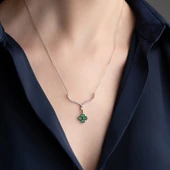 Vaoov 925 Ayar Gümüş Yeşil Taşlı Sallantılı Yonca Kolye thumbnail 5