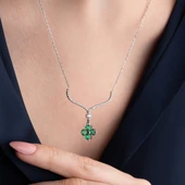 Vaoov 925 Ayar Gümüş Yeşil Taşlı Sallantılı Yonca Kolye thumbnail 1