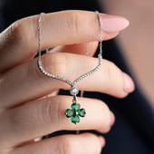 Vaoov 925 Ayar Gümüş Yeşil Taşlı Sallantılı Yonca Kolye thumbnail 3