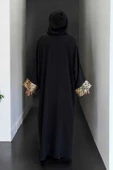 Arapça Harf Baskılı Abaya 70014 Siyah thumbnail 2