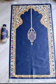 Mihrap Desenli İpek Dokulu Keseli Seccade Koyu Mavi thumbnail 4