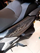 Honda ADV350 2024 ile Uyumlu Kaydırmaz 6D Karbon 28 Parça Tank Pad Seti GC29 thumbnail 4