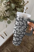 Bayan Gri Leopar Desenli 40OZ Paslanmaz Çelik Taşınabilir Bardak (Gri) - 9
