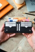 Kişiye Özel İsim Yazılı Siyah Vegan Deri Cüzdan – 8 Kartlık – Çift Para Gözlü – Çıtçıt Kapamalı – Unisex – Hediye Kutulu thumbnail 5