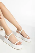 Beyaz Dolgu Topuk Kadın Sandalet thumbnail 1