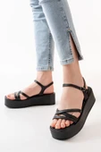 Siyah Dolgu Kadın Sandalet thumbnail 1
