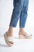 Reına Dolgu Topuklu Ortopedik Taban Hasır Görünümlü Kadın Terlik Kt - Krem - 1
