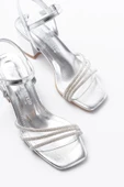 Gümüş 3 Bantlı Topuklu Kadın Ayakkabı - 4
