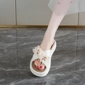 Bayan Terlik Sandalet - Yazlık - Çiçek Desenli (Bej) thumbnail 5