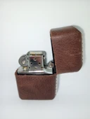 Hakiki Deri Kılıflı Benzinli Zippo Tarzı Çakmak - Kahverengi thumbnail 3