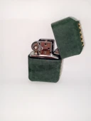 Hakiki Deri Kılıflı Benzinli Zippo Tarzı Çakmak - Yeşil thumbnail 3