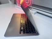 MacBook Pro 13 inç 2020 M1 16GB RAM 512GB SSD Uzay Grisi A Kalite Teşhir - 2