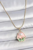 316L Çelik Gold Renk Zincir Pembe Çiçek İşlemeli İnci Detay Portre Model Kadın Kolye - TJ-BKO10125 - 1