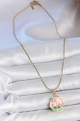 316L Çelik Gold Renk Zincir Pembe Çiçek İşlemeli İnci Detay Portre Model Kadın Kolye - TJ-BKO10125 - 2