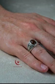 Erkek Motifli Taşlı Metal Yüzük Uzun Ömürlü, Şık Tasarım KahveSiyahKırmızı (40lı kutu) - 2