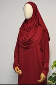 Kadın Penye Namaz Elbisesi Kendinden Başörtülü Rahat Kalıp Kırmızı – Tek Parça thumbnail 4