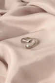 Ayarlamalı Gümüş Renk Metal Sarılan Eller Model Kadın Yüzük - TJ-BYK2135 - 1