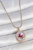 Gold Renk Zincir Mor Mineli İncili Çiçek İşlemeli Portre Model Kadın Kolye - EBJ250519W33941 thumbnail 1